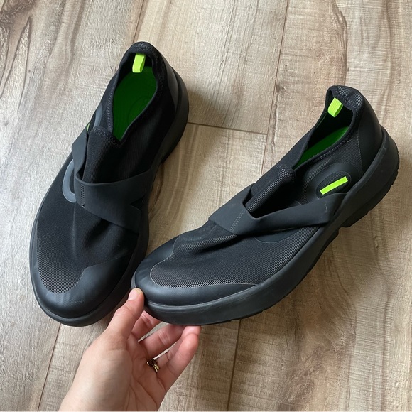 OOFOS Shoes Oofos Oomg Low Fibre Mens Blackgray Walking Shoes Size